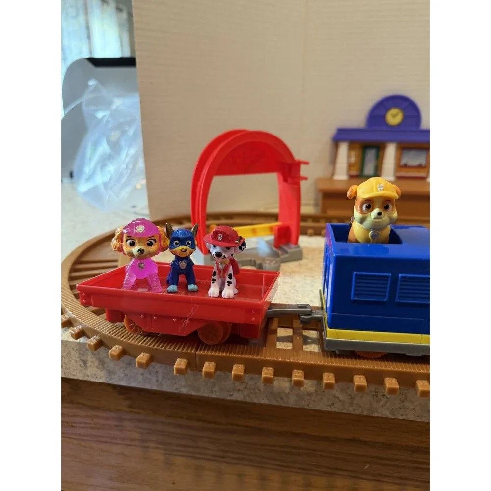 PAW Patrol Adventure Bay Railway Train Set + 4 Figures Rubble, Skye, Chase, etc
